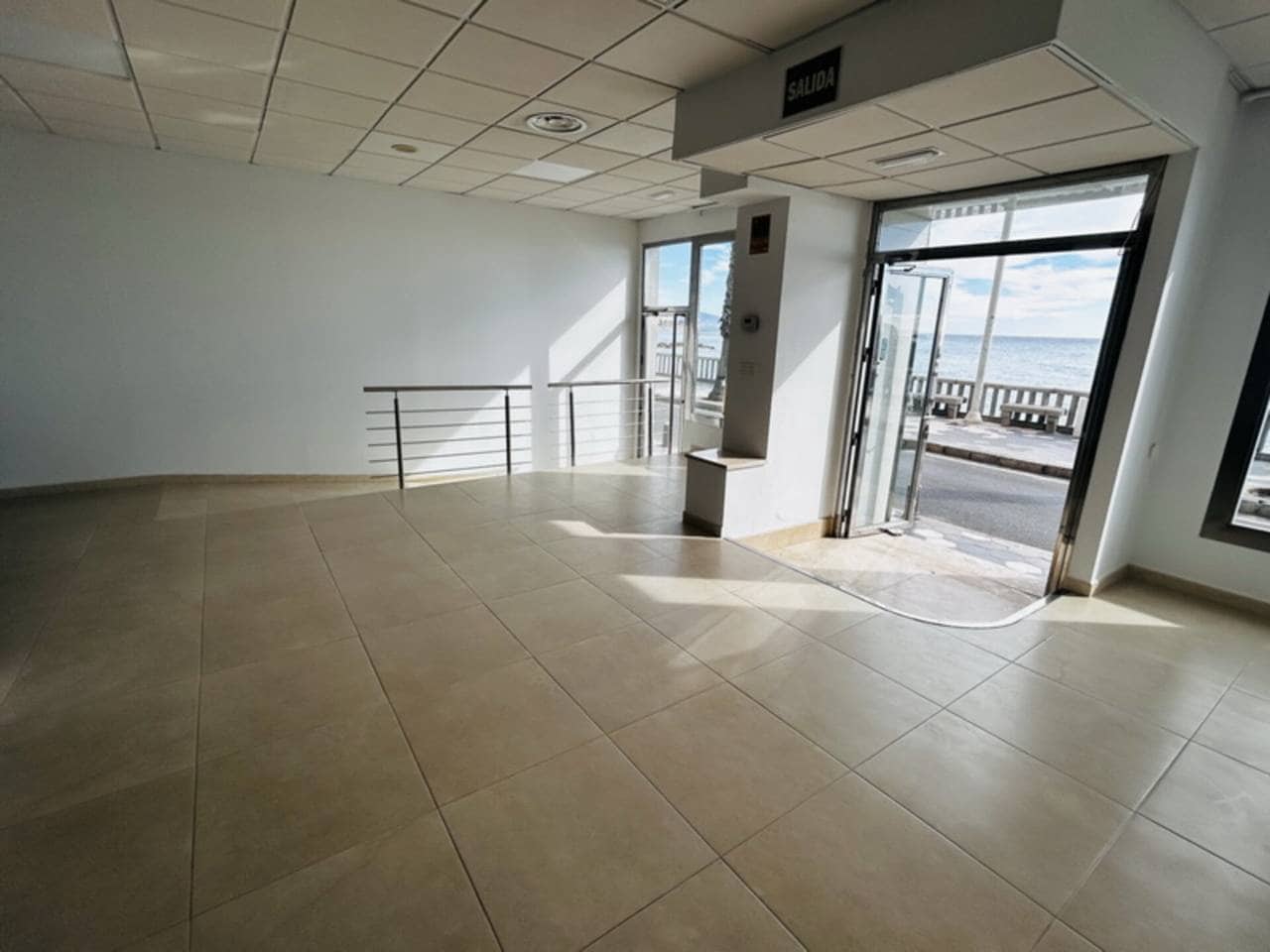 Erhverv til leje i Almunecar - € 1.200 (Ref: 9413567)