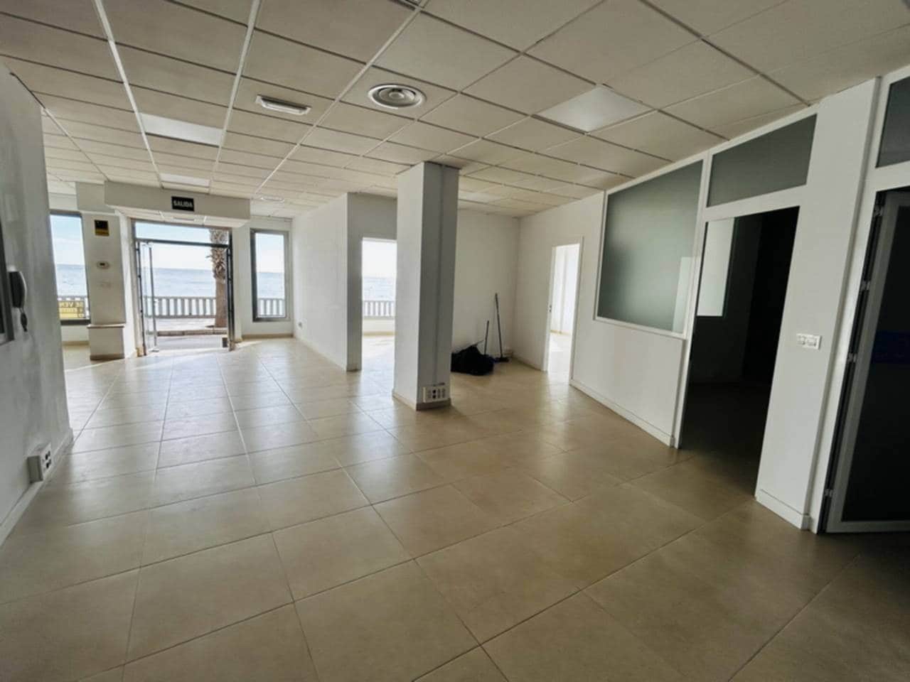 Erhverv til leje i Almunecar - € 1.200 (Ref: 9413567)