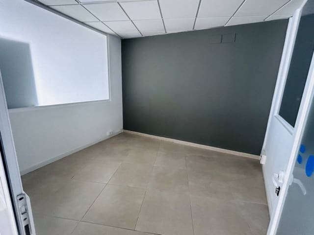 Erhverv til leje i Almuñécar - € 1.200 (Ref: 9413567)