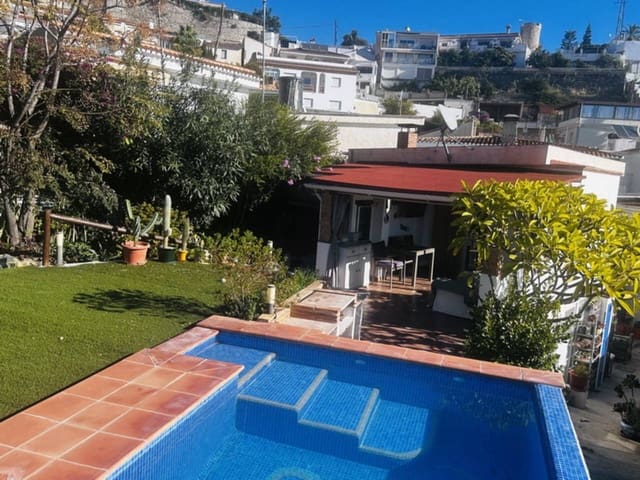 Chalet de 2 habitaciones en Velilla, Almuñécar en venta con piscina garaje - 380.000 € (Ref: 9430750)