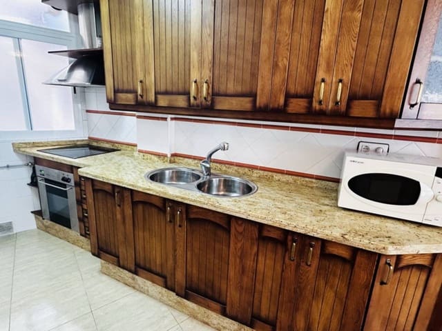 Appartement de 4 chambres à louer à Almuñécar - 900 € (Ref: 9471645)