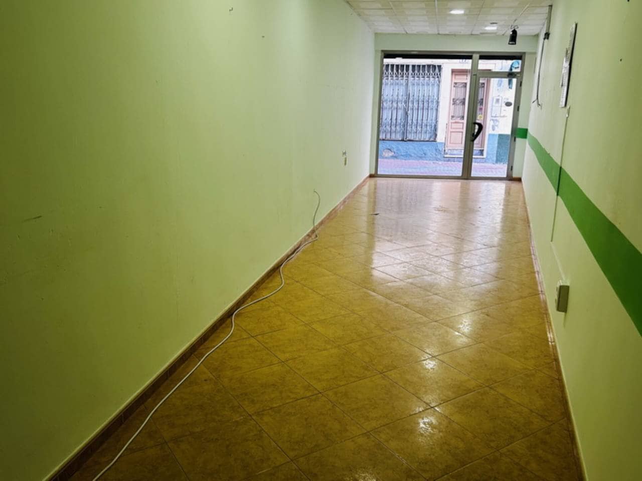 Commercial for rent in Almunecar - € 500 (Ref: 9473756)