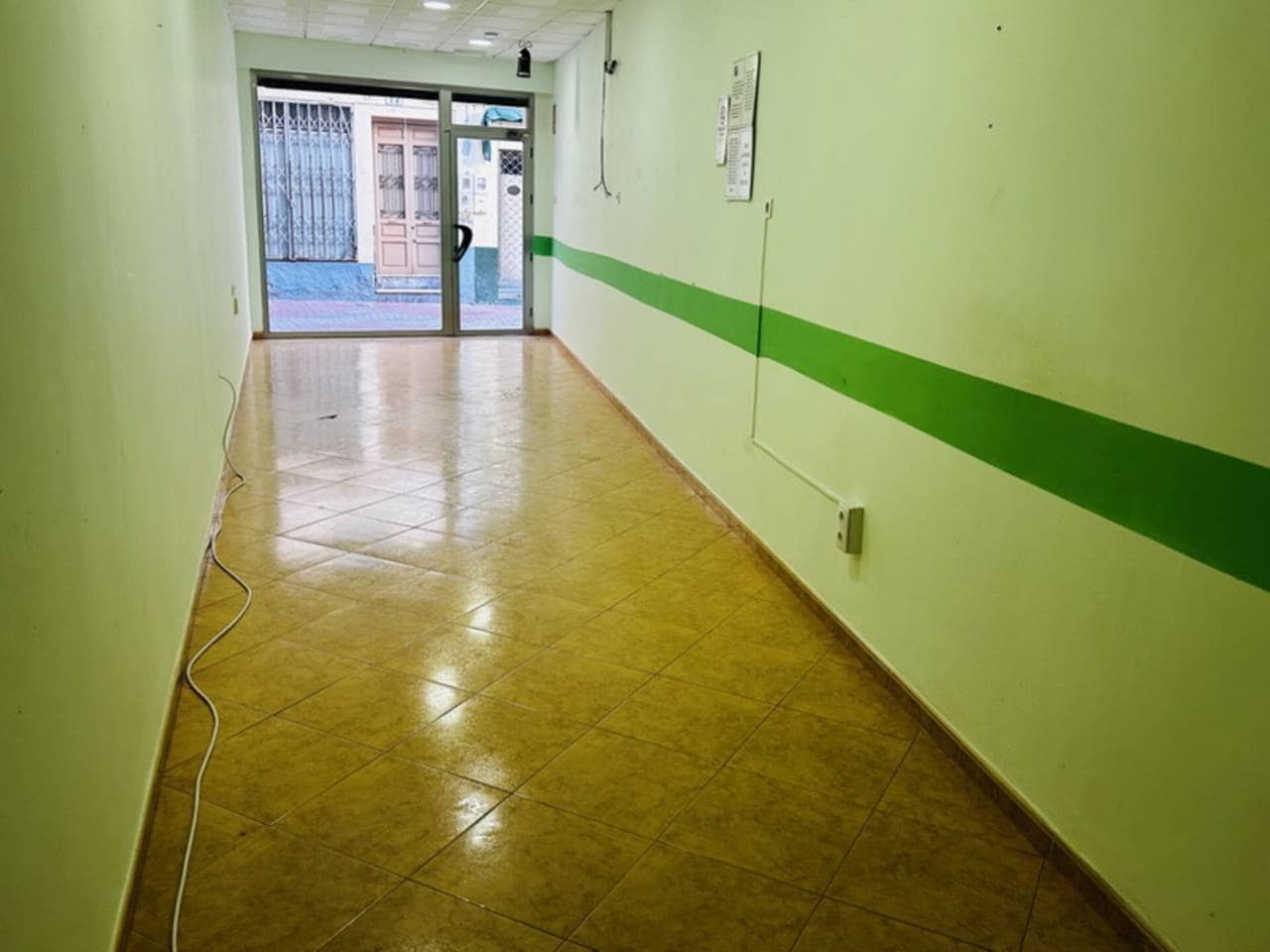 Commercial for rent in Almunecar - € 500 (Ref: 9473756)