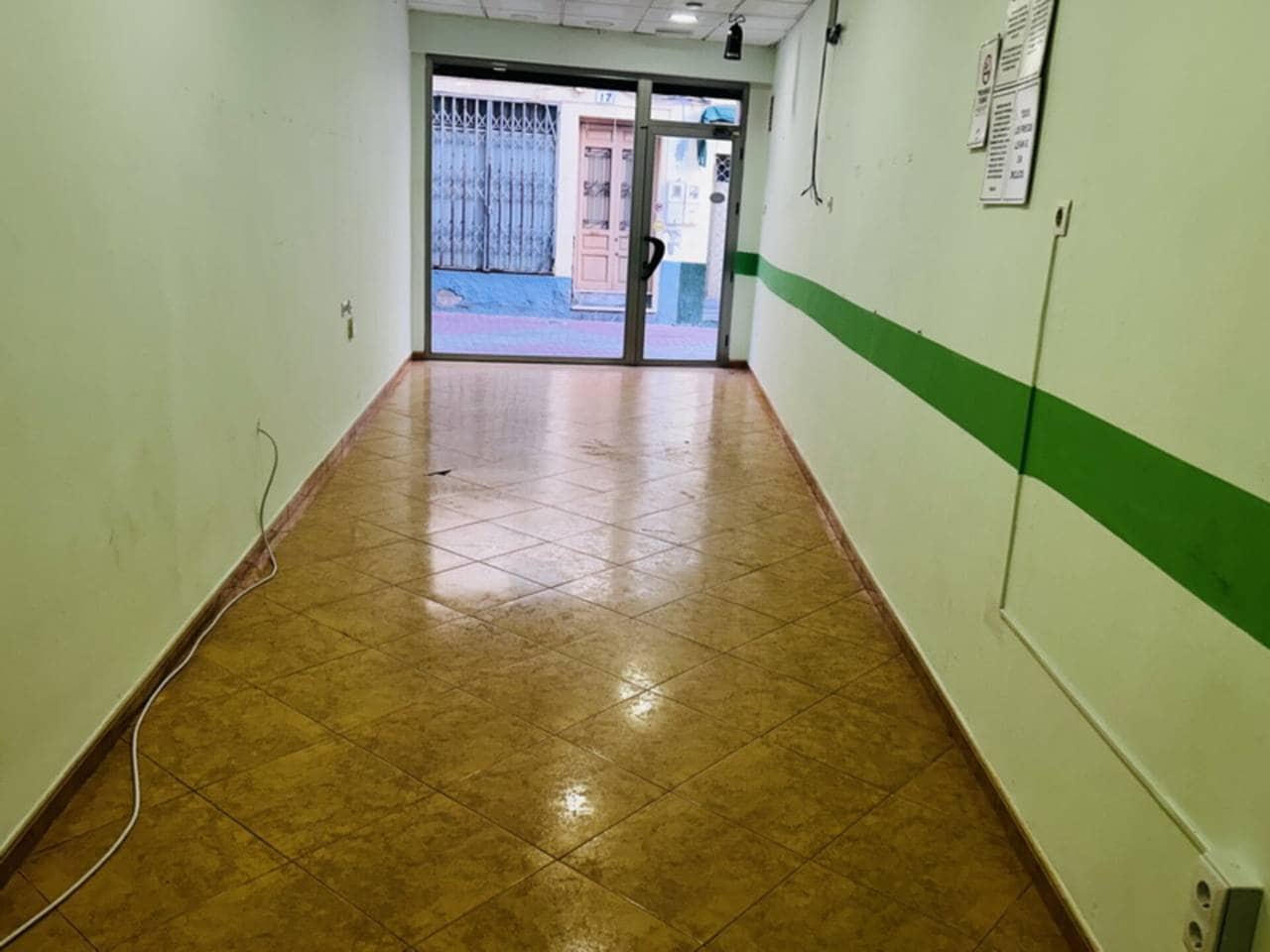 Commercial for rent in Almunecar - € 500 (Ref: 9473756)