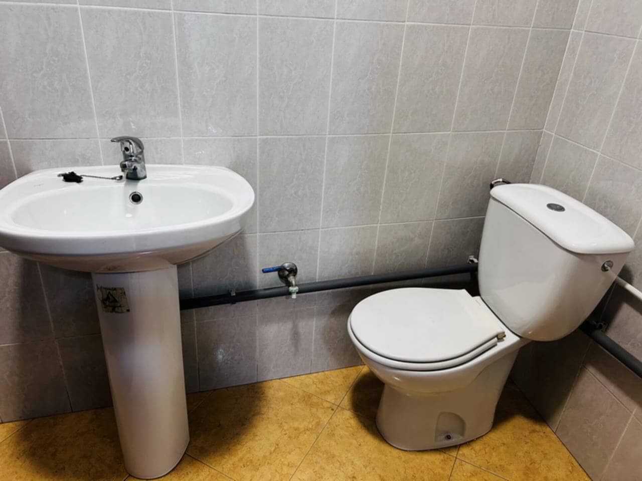 Commercial for rent in Almunecar - € 500 (Ref: 9473756)