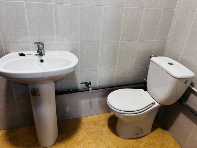 Commercial for rent in Almuñécar - € 500 (Ref: 9473756)