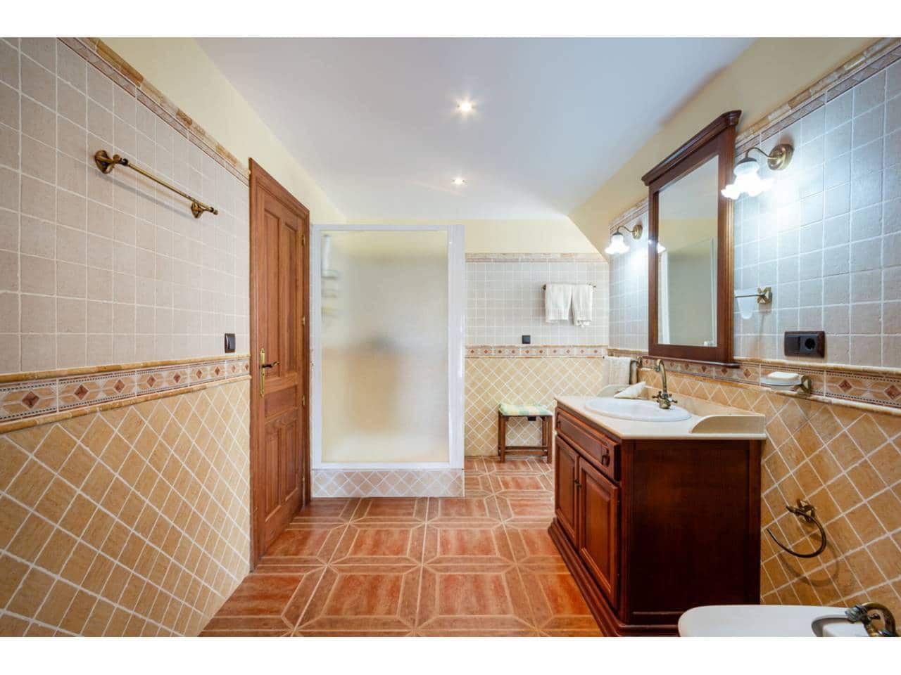 5 soverom Villa til salgs i Velilla med svømmebasseng garasje - € 950 000 (Ref: 9650627)