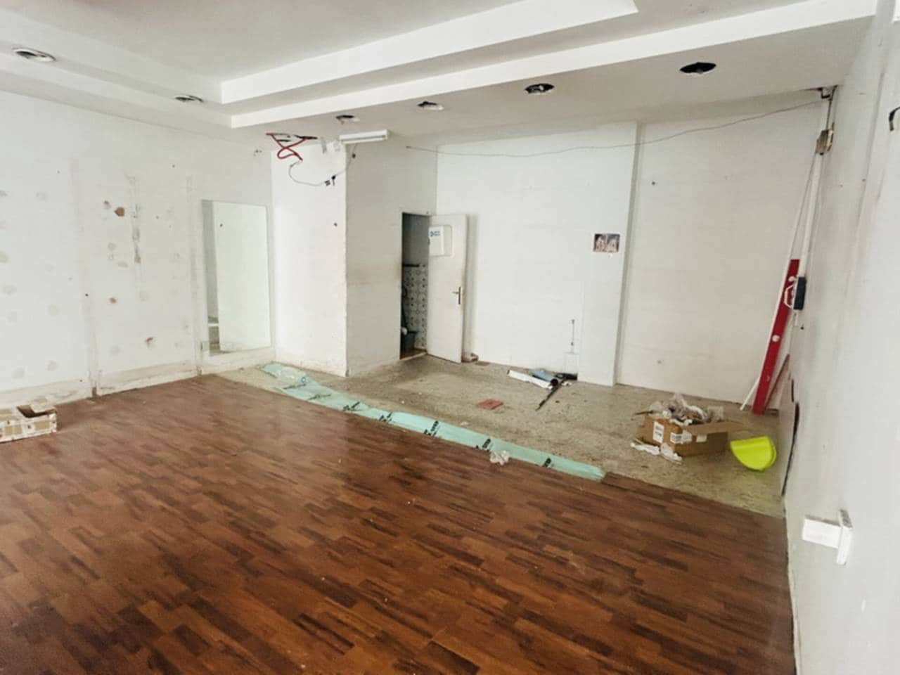 Commercial for rent in Almunecar - € 850 (Ref: 9703319)