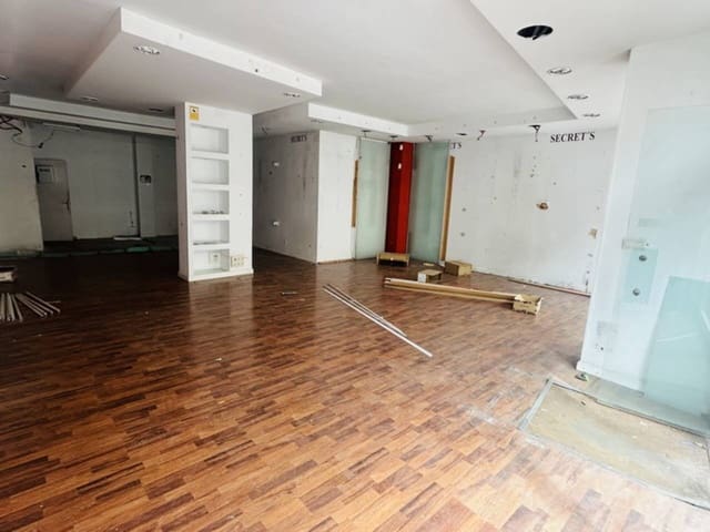 Commercial for rent in Almuñécar - € 850 (Ref: 9703319)