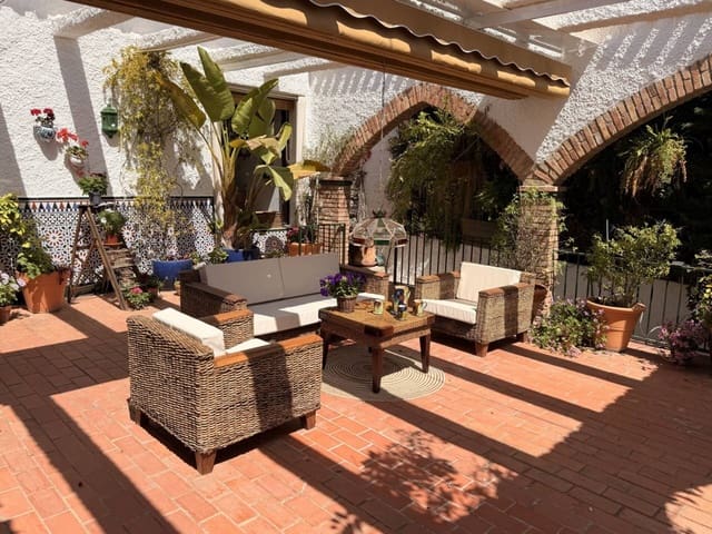 3 soveværelse Villa til salg i Velilla, Almuñécar med swimmingpool - € 650.000 (Ref: 9795937)