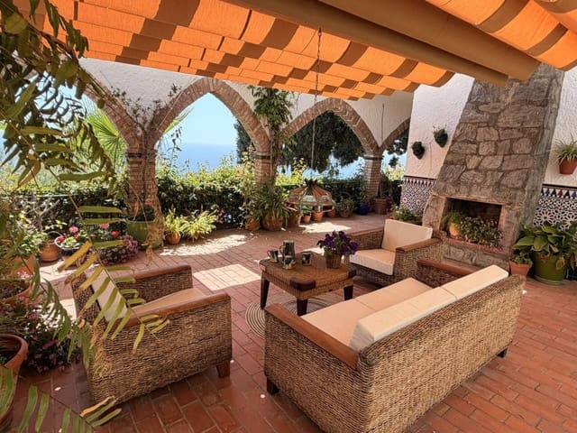 3 soveværelse Villa til salg i Velilla, Almuñécar med swimmingpool - € 650.000 (Ref: 9795937)