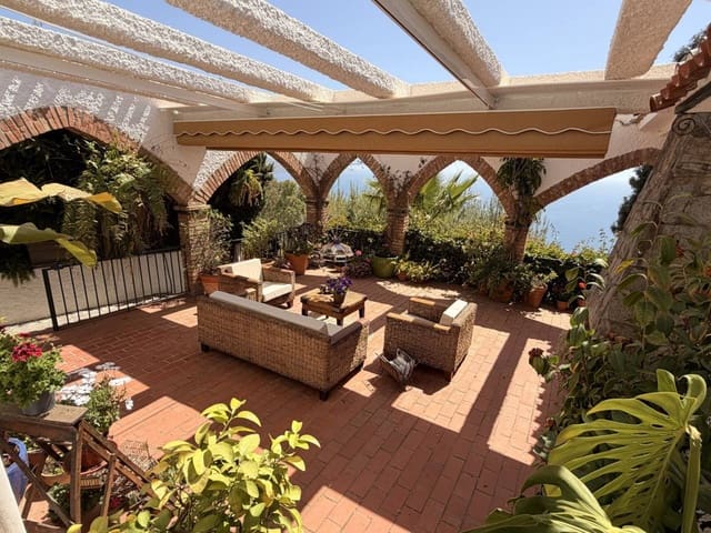 3 soveværelse Villa til salg i Velilla, Almuñécar med swimmingpool - € 650.000 (Ref: 9795937)