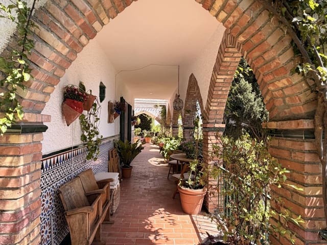 3 soveværelse Villa til salg i Velilla, Almuñécar med swimmingpool - € 650.000 (Ref: 9795937)