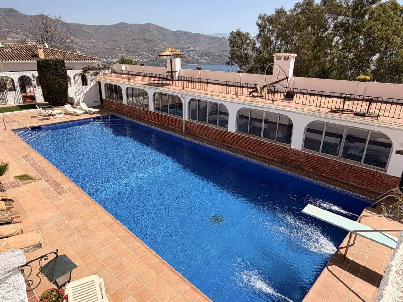 3 soveværelse Villa til salg i Velilla med swimmingpool - € 650.000 (Ref: 9795937)