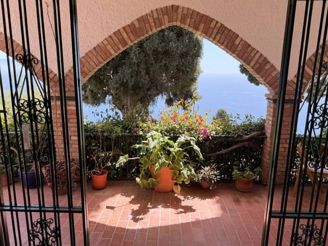 3 makuuhuone Huvila myytävänä paikassa Velilla, Almuñécar mukana uima-altaan - 650 000 € (Ref: 9795937)