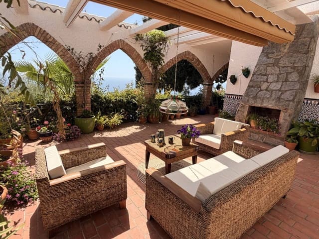 3 makuuhuone Huvila myytävänä paikassa Velilla, Almuñécar mukana uima-altaan - 650 000 € (Ref: 9795937)