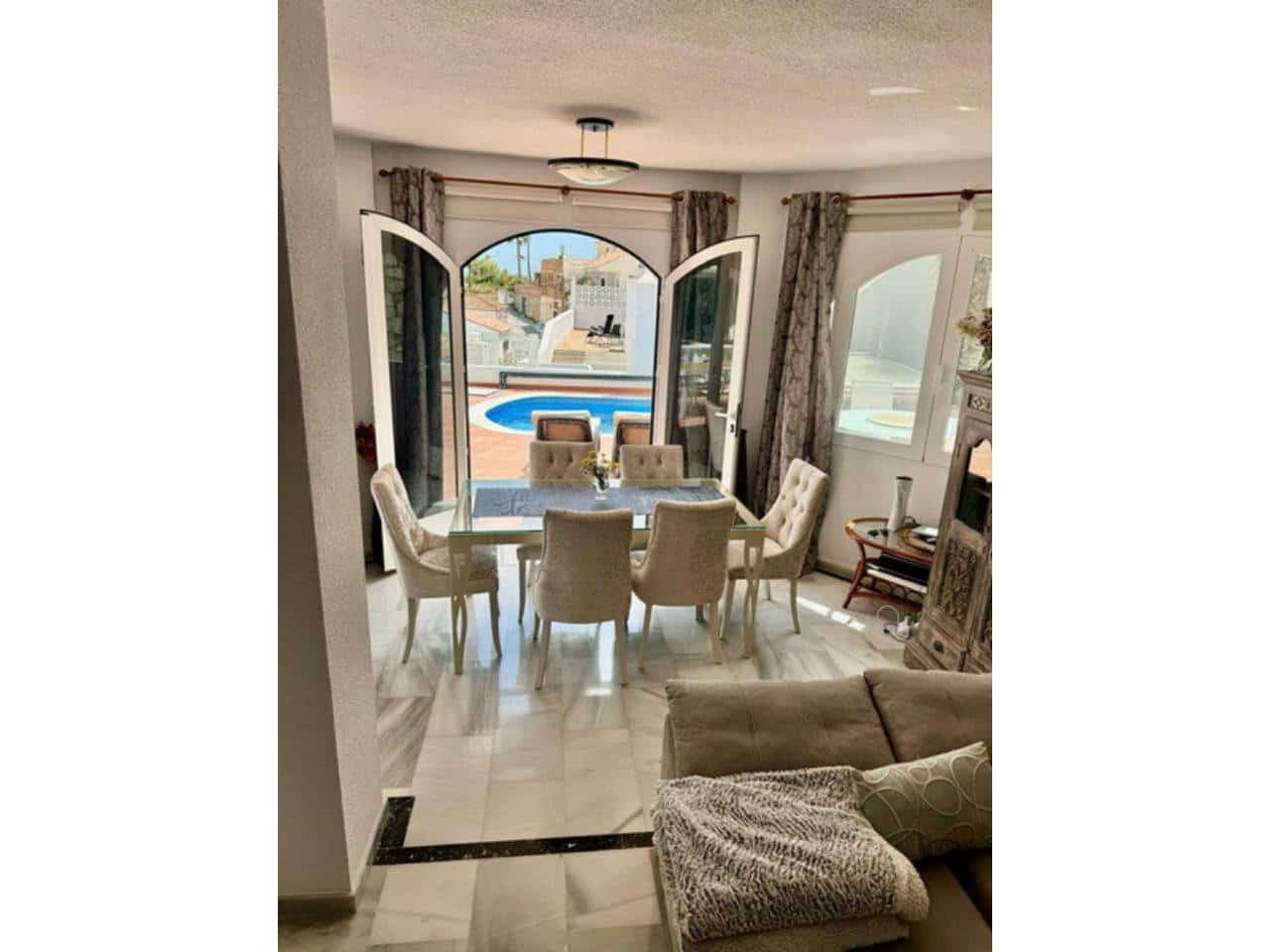 2 sypialnia Willa na sprzedaż w Velilla z basenem garażem - 630 000 € (Ref: 9874376)