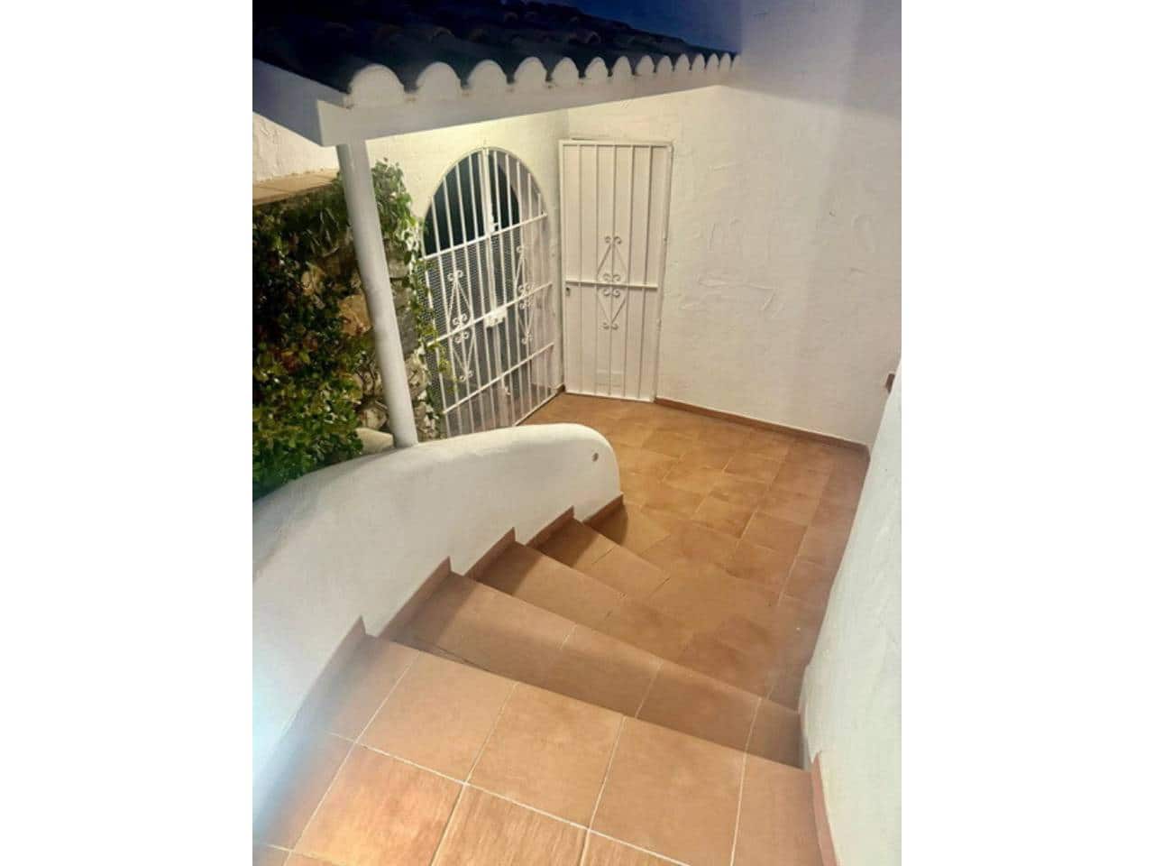 2 sypialnia Willa na sprzedaż w Velilla z basenem garażem - 630 000 € (Ref: 9874376)