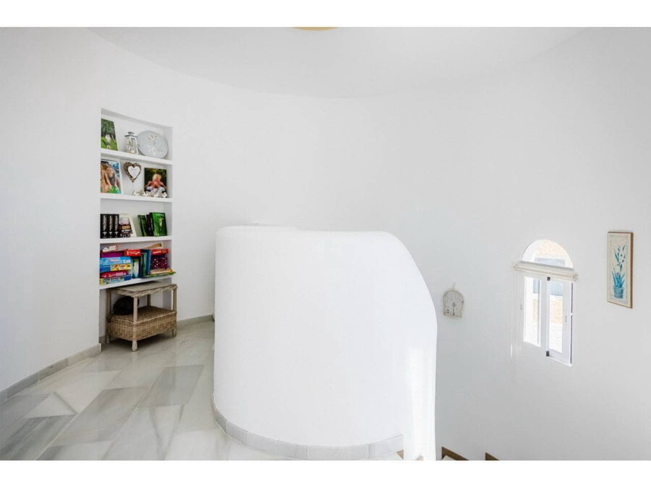 2 slaapkamer Villa te koop in Velilla met zwembad garage - € 565.000 (Ref: 9874376)