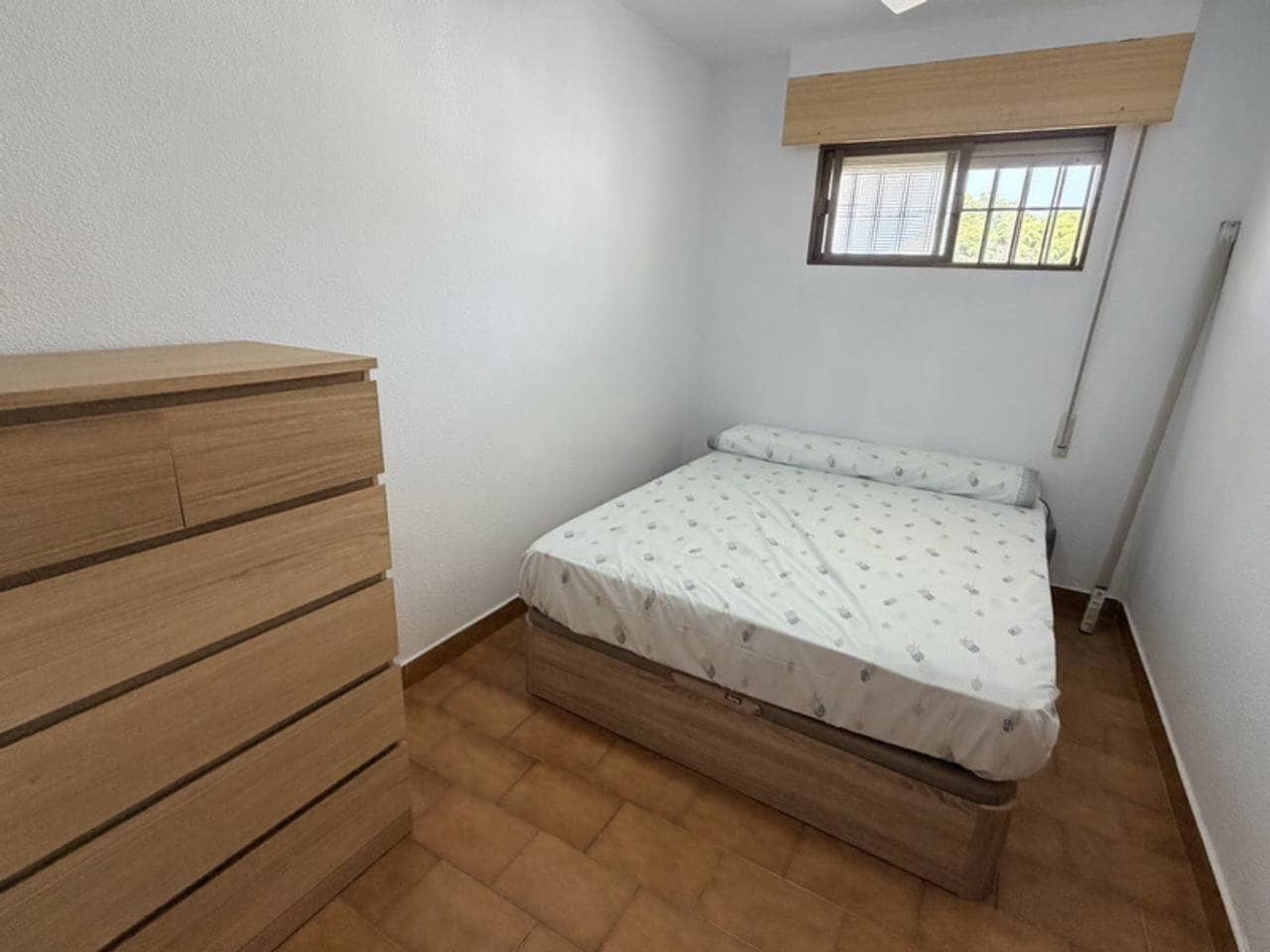 Appartement de 2 chambres à louer à Velilla avec piscine garage - 1 000 € (Ref: 9916351)