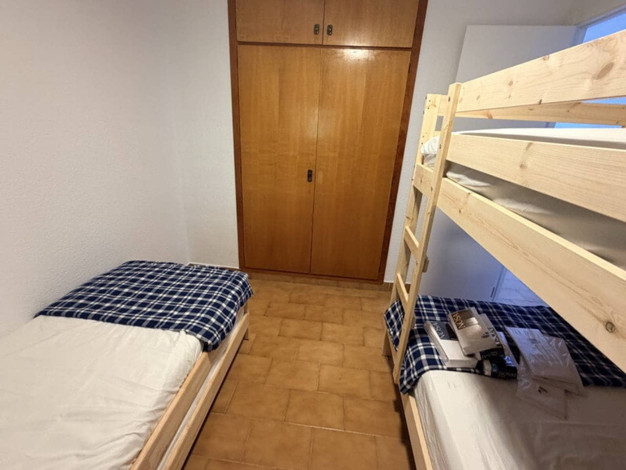 Appartement de 2 chambres à louer à Velilla avec piscine garage - 1 000 € (Ref: 9916351)