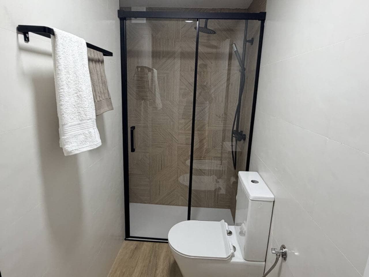 Appartement de 2 chambres à louer à Velilla avec piscine garage - 1 000 € (Ref: 9916351)