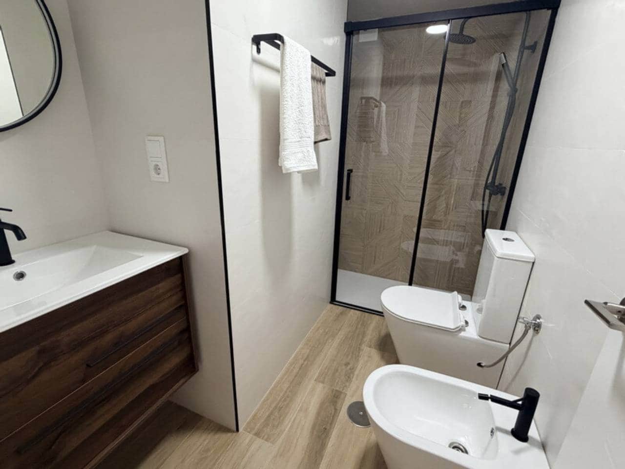 Appartement de 2 chambres à louer à Velilla avec piscine garage - 1 000 € (Ref: 9916351)