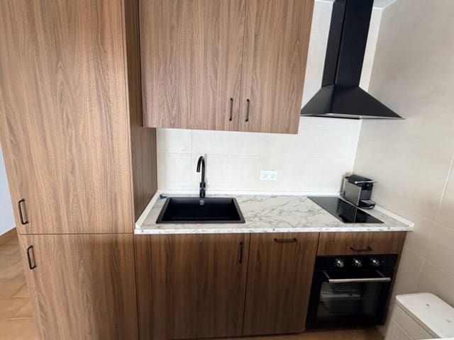 Appartement de 2 chambres à louer à Velilla, Almuñécar avec piscine garage - 1 000 € (Ref: 9916351)