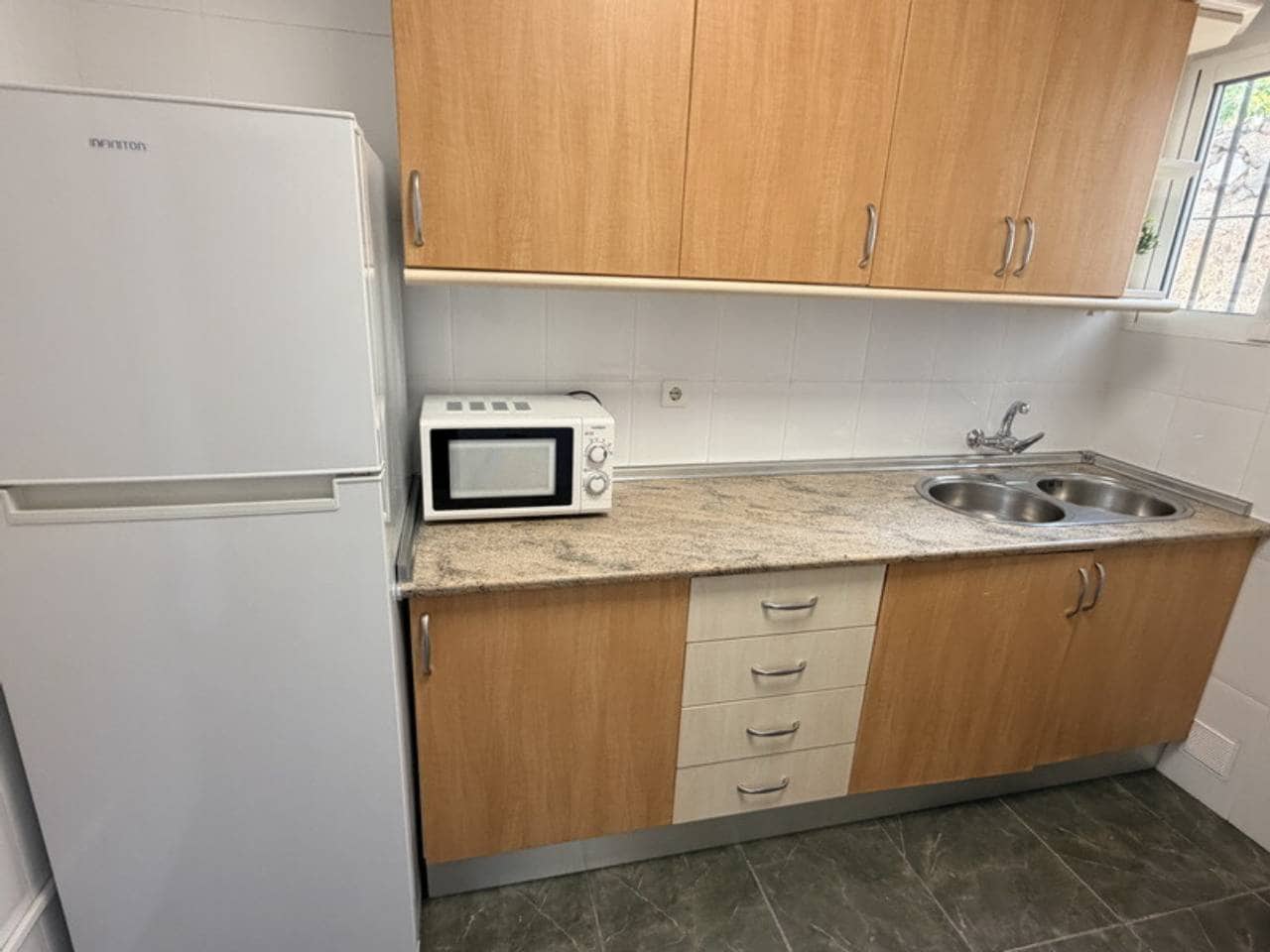 Villa/Maison de 3 chambres à louer à Taramay avec piscine - 1 300 € (Ref: 9921388)