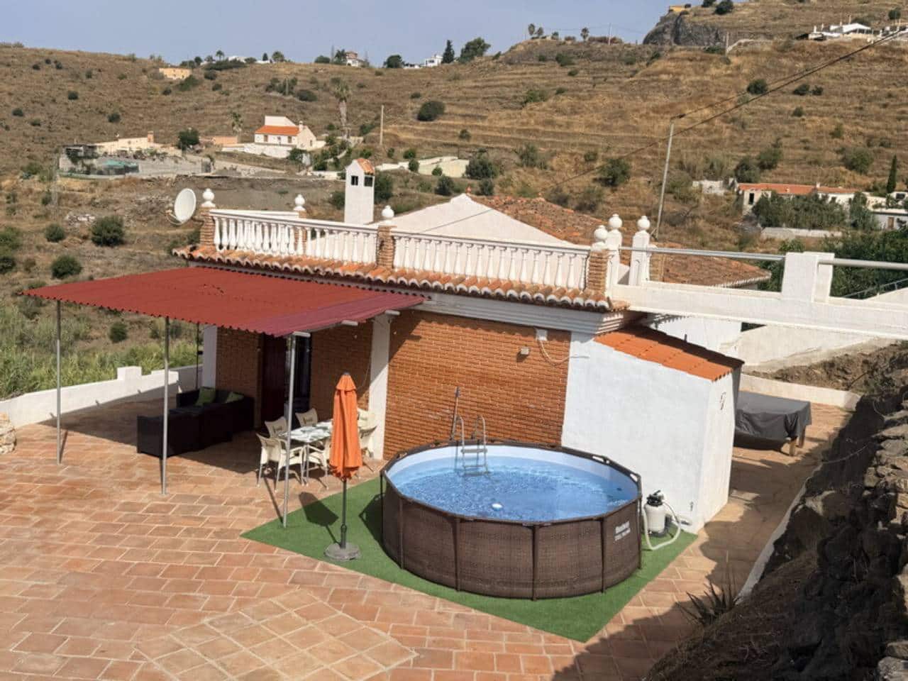 Villa/Maison de 3 chambres à louer à Taramay avec piscine - 1 300 € (Ref: 9921388)