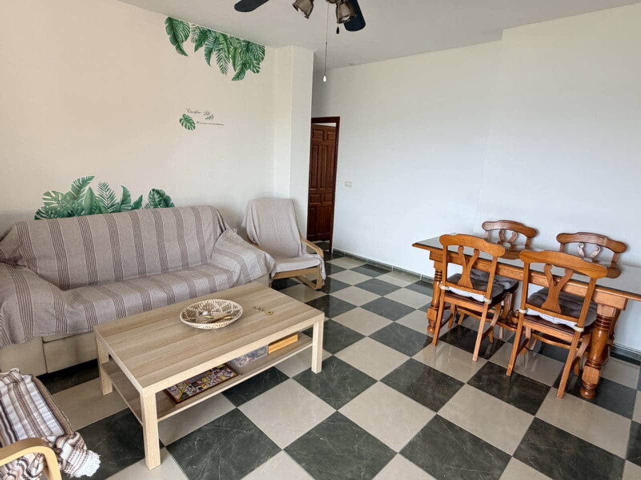 Villa/Maison de 3 chambres à louer à Taramay avec piscine - 1 300 € (Ref: 9921388)
