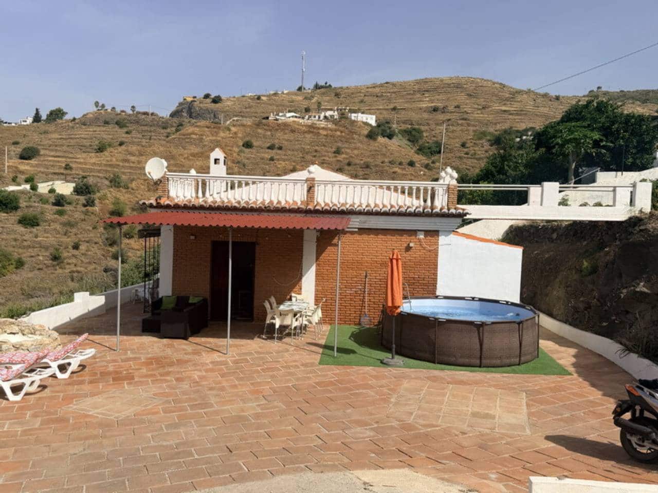 Villa/Maison de 3 chambres à louer à Taramay avec piscine - 1 300 € (Ref: 9921388)