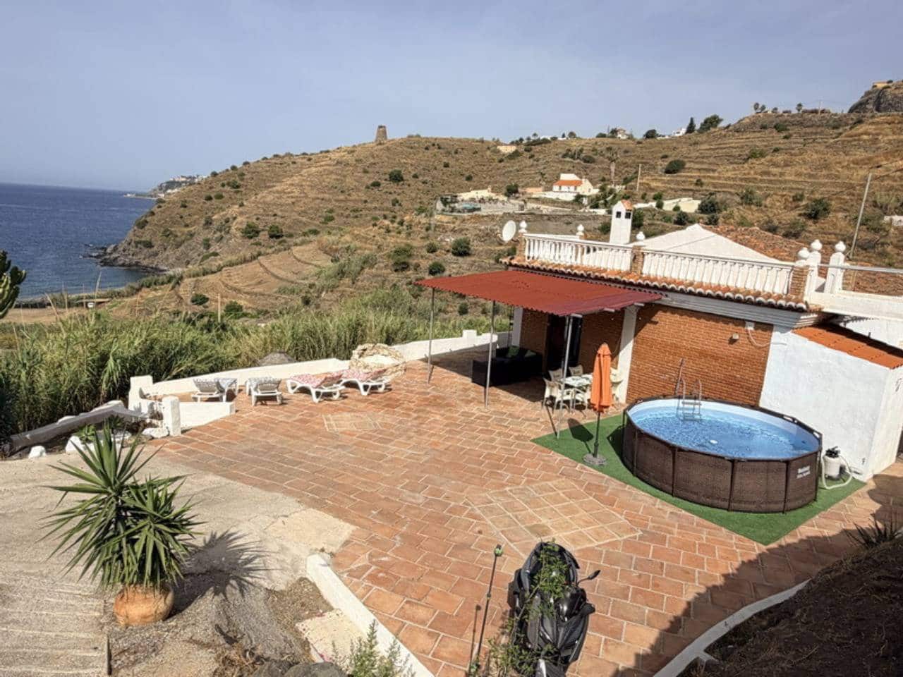 Villa/Maison de 3 chambres à louer à Taramay avec piscine - 1 300 € (Ref: 9921388)