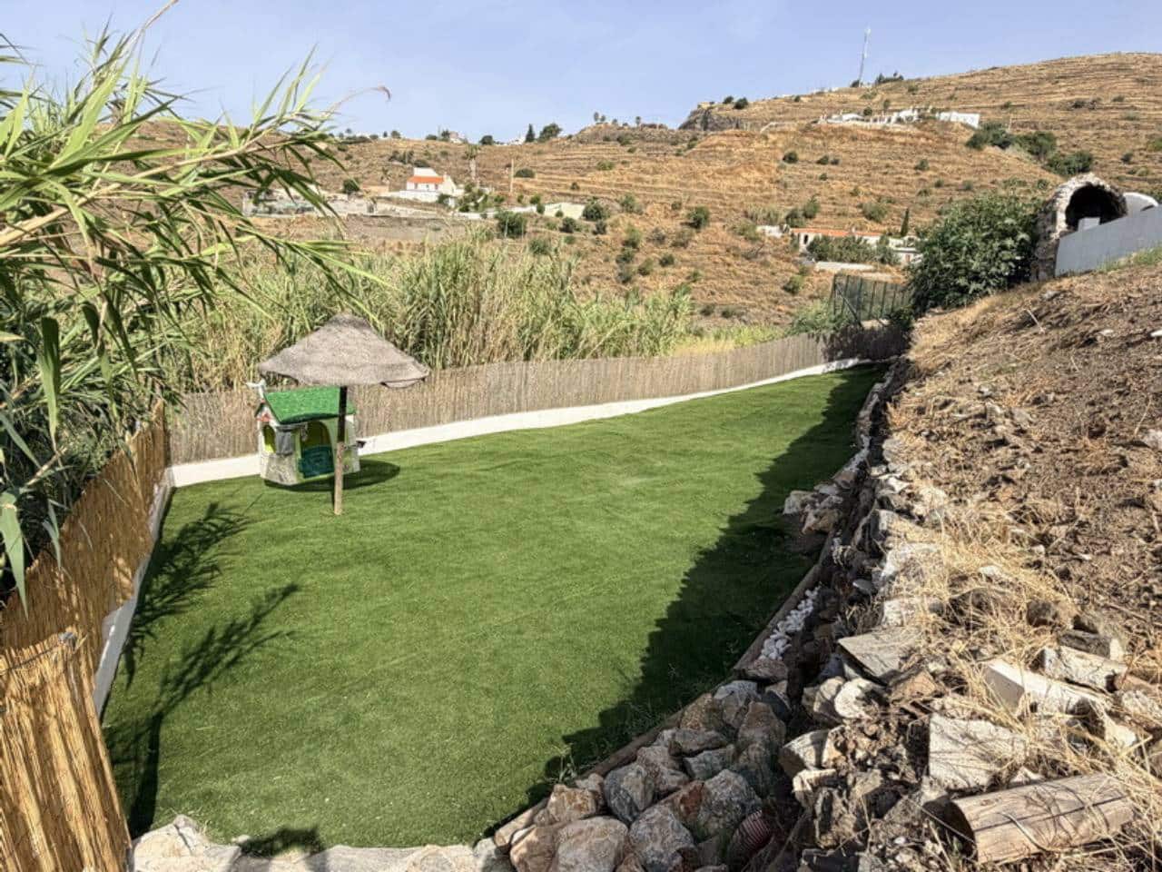 Villa/Maison de 3 chambres à louer à Taramay avec piscine - 1 300 € (Ref: 9921388)