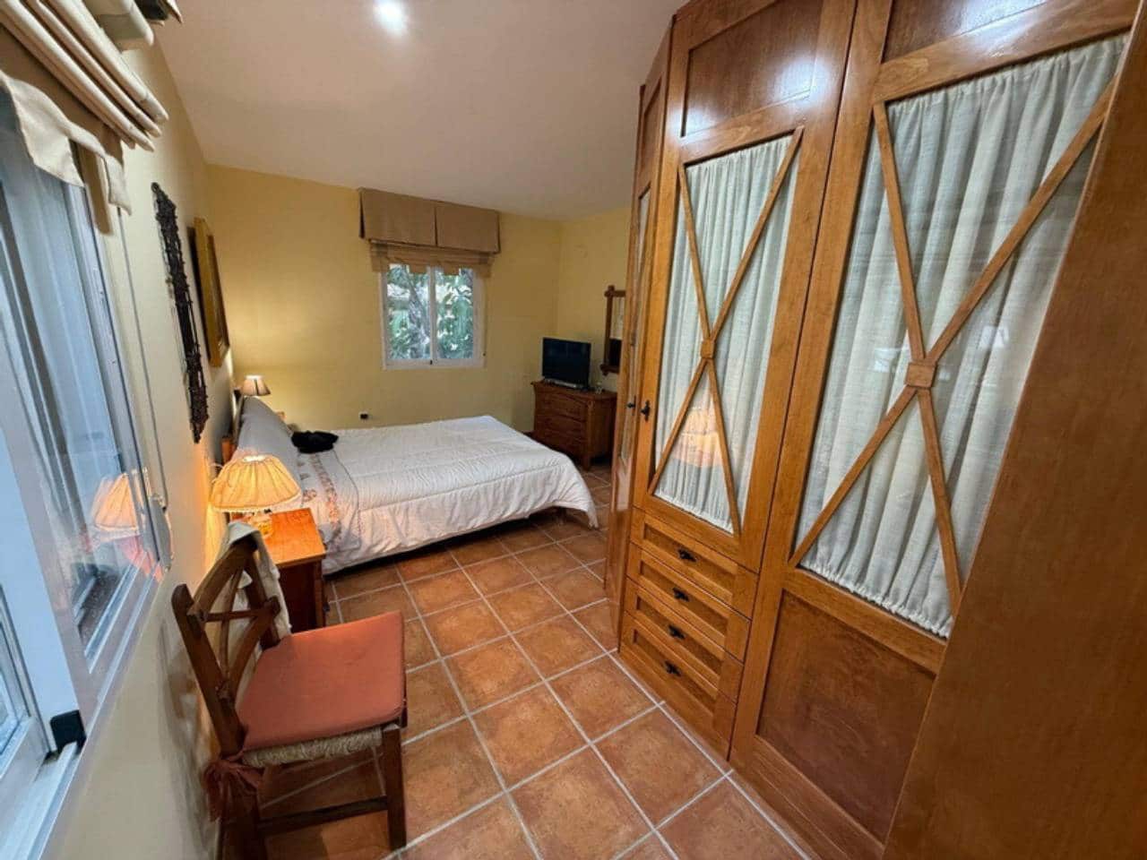 3 bedroom Apartment for sale in Almunecar - € 564,000 (Ref: 9939110)