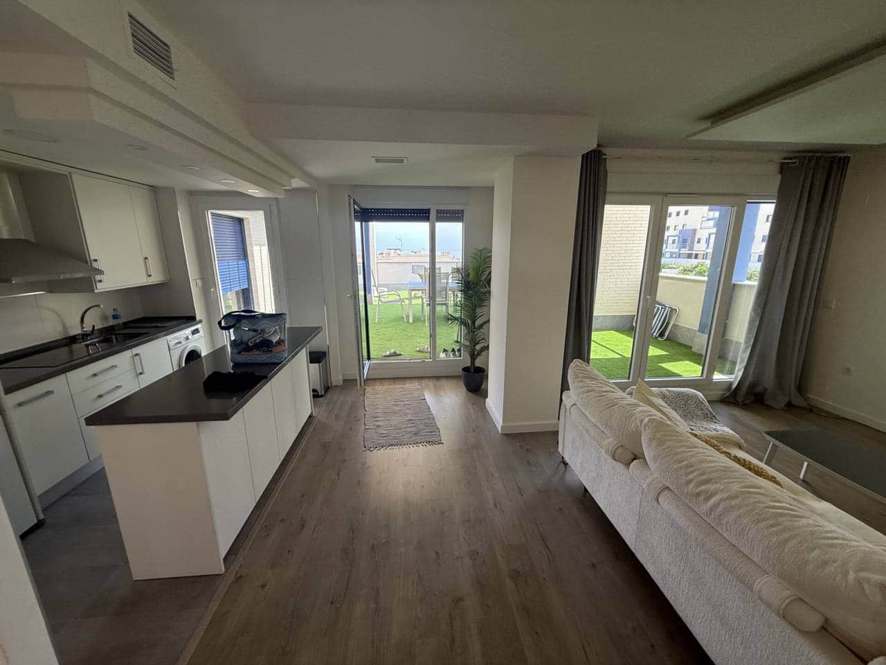 3 soverom Penthouse til leie i Taramay med svømmebasseng garasje - € 2 000 (Ref: 9974546)