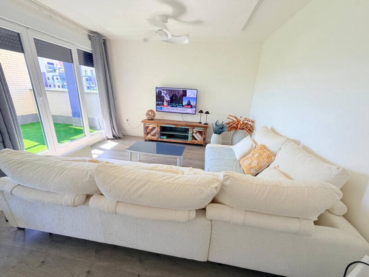 3 soverom Penthouse til leie i Taramay med svømmebasseng garasje - € 1 800 (Ref: 9974546)
