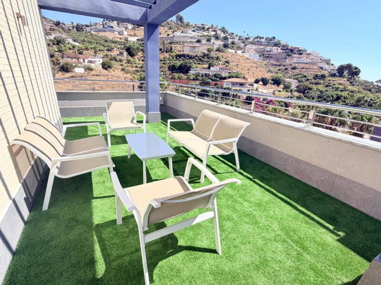 3 soverom Penthouse til leie i Taramay med svømmebasseng garasje - € 1 800 (Ref: 9974546)