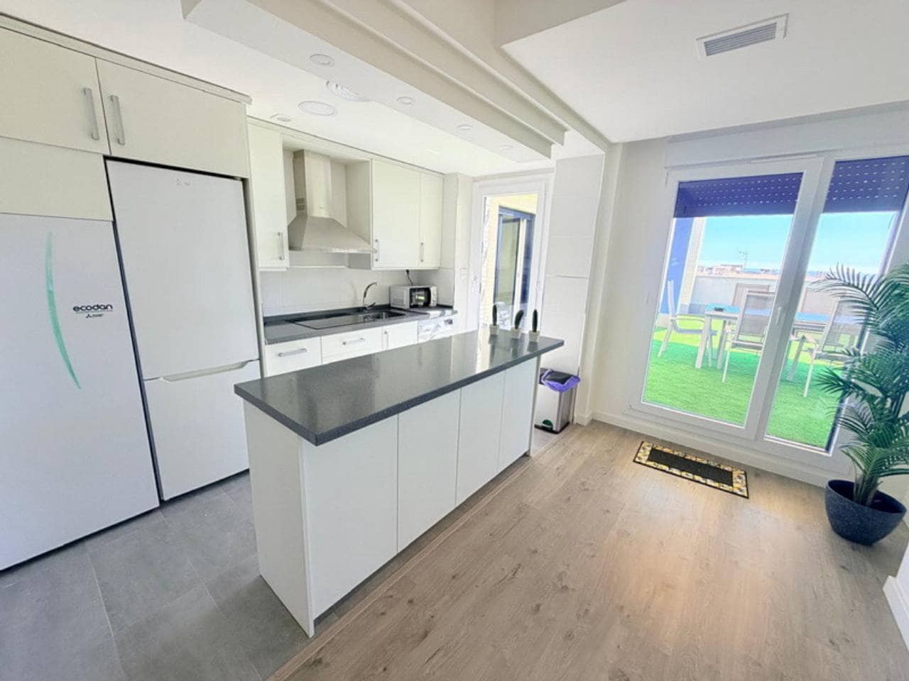 3 soverom Penthouse til leie i Taramay med svømmebasseng garasje - € 1 800 (Ref: 9974546)