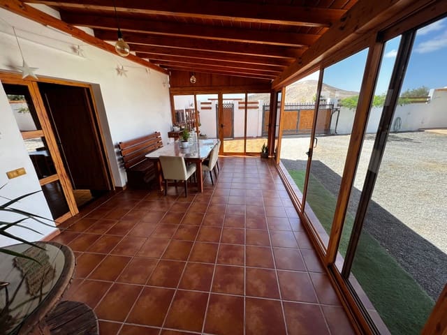 2 bedroom Villa for sale in Tuineje with pool garage - € 339,000 (Ref: 7891752)