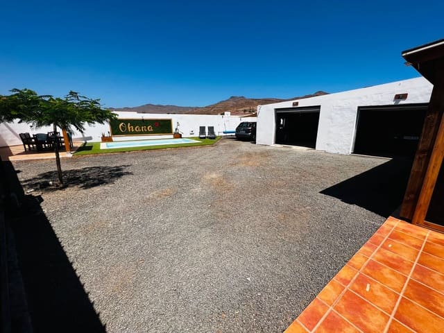 2 bedroom Villa for sale in Tuineje with pool garage - € 339,000 (Ref: 7891752)