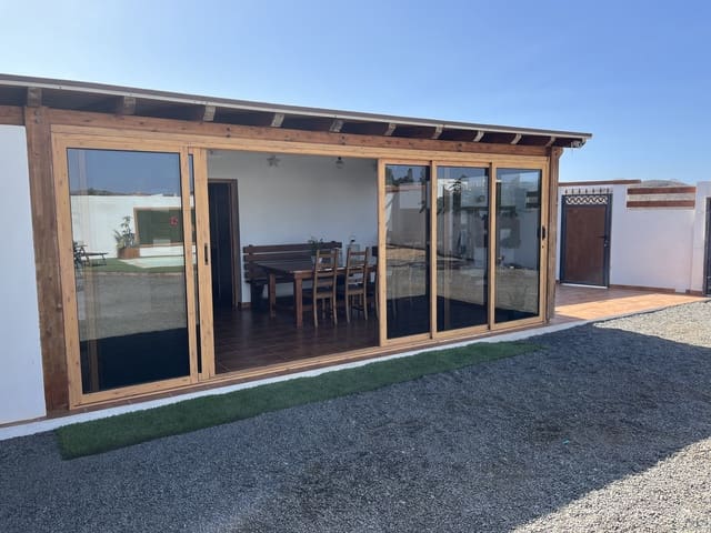 2 bedroom Villa for sale in Tuineje with pool garage - € 339,000 (Ref: 7891752)