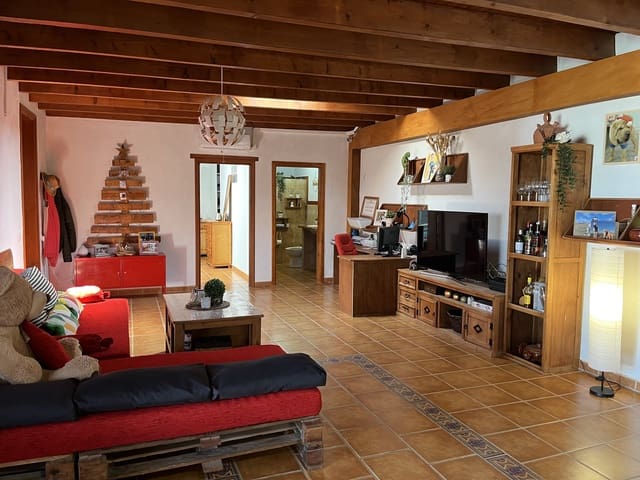 2 bedroom Villa for sale in Tuineje with pool garage - € 339,000 (Ref: 7891752)