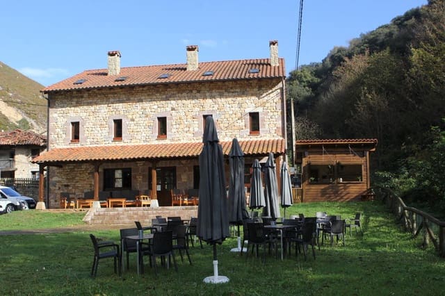 32 bedroom Hotel for sale in Cabrales - € 1,400,000 (Ref: 8861619)