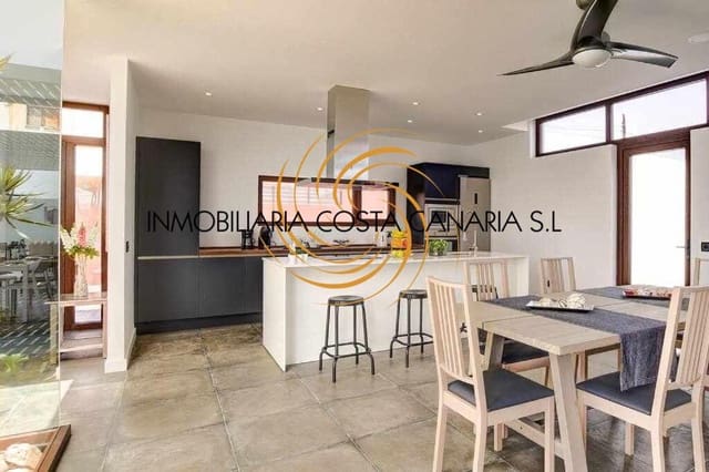 3 soveværelse Villa til salg i Triquivijate, Antigua med swimmingpool - € 620.000 (Ref: 9050369)