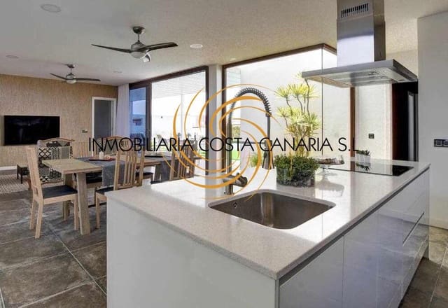 3 soveværelse Villa til salg i Triquivijate, Antigua med swimmingpool - € 620.000 (Ref: 9050369)