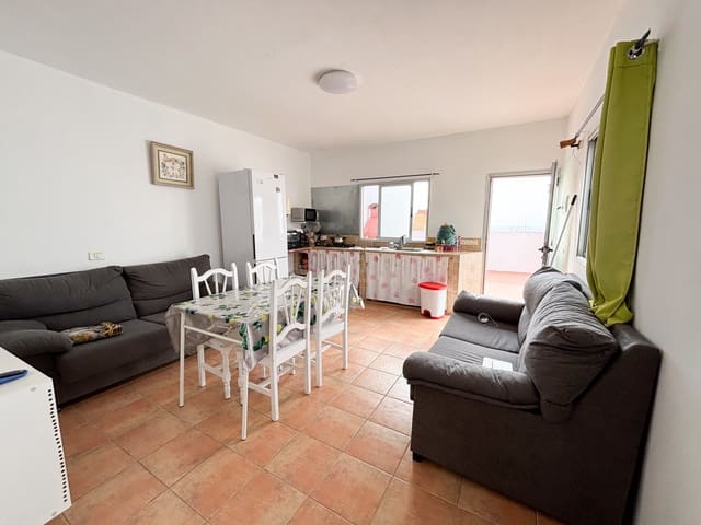 4 slaapkamer Huis te koop in Santa Lucía de Tirajana met garage - € 274.000 (Ref: 9203499)