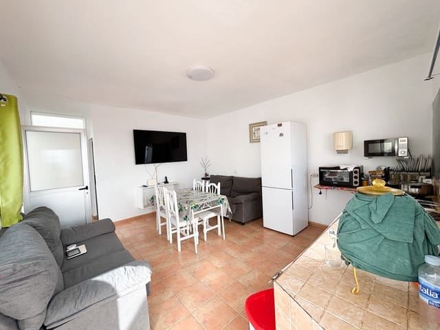 4 slaapkamer Huis te koop in Santa Lucía de Tirajana met garage - € 274.000 (Ref: 9203499)