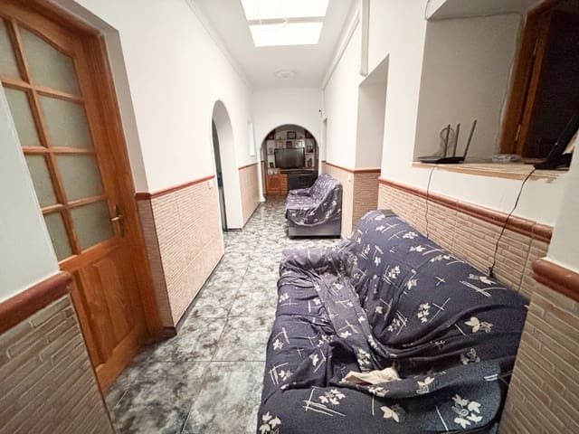 4 slaapkamer Huis te koop in Santa Lucía de Tirajana met garage - € 274.000 (Ref: 9203499)