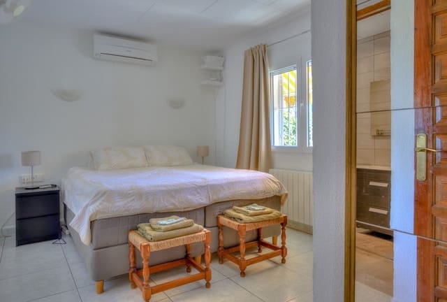3 sypialnia Willa na sprzedaż w Moraira, Teulada-Moraira z basenem garażem - 915 000 € (Ref: 10008044)